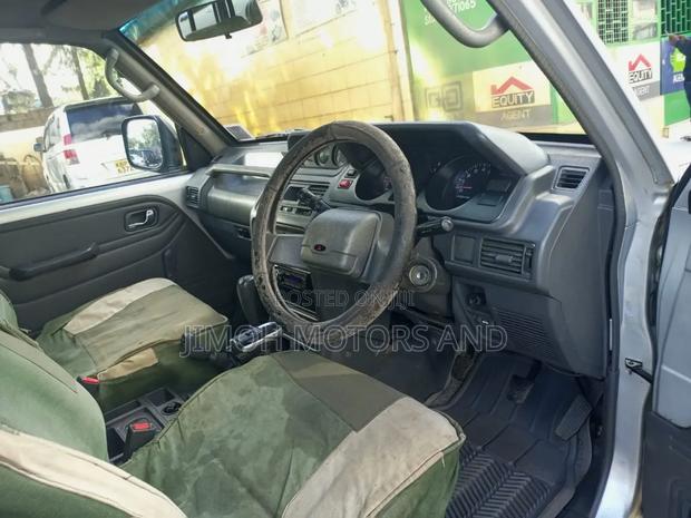 Mitsubishi Pajero 2001 Silver