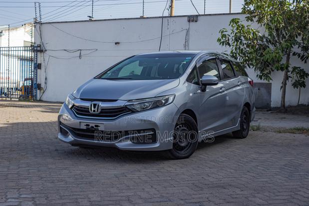 Honda Shuttle 1.5 Hybrid 2WD 2018 Silver
