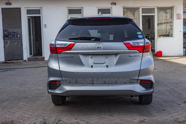 Honda Shuttle 1.5 Hybrid 2WD 2018 Silver