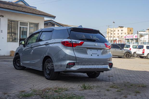 Honda Shuttle 1.5 Hybrid 2WD 2018 Silver