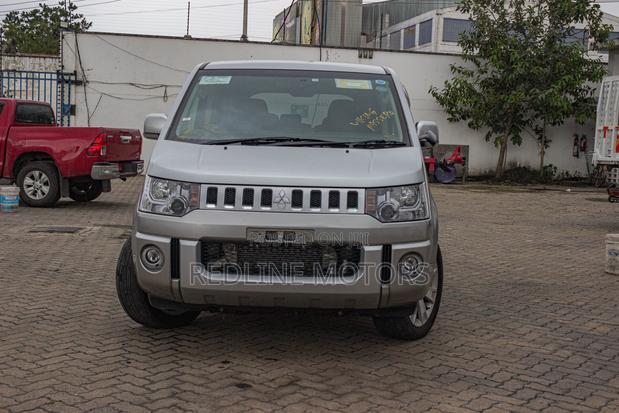 Mitsubishi Delica 2018 Silver
