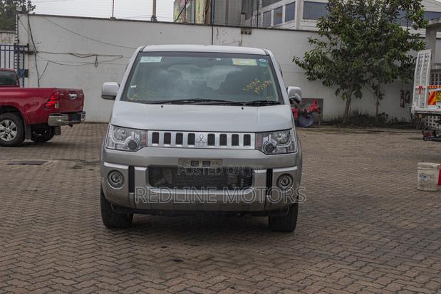 Mitsubishi Delica 2018 Silver