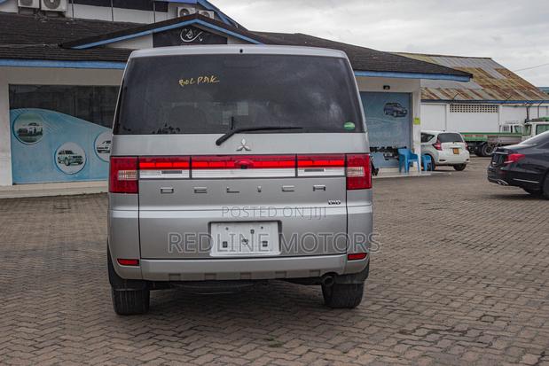 Mitsubishi Delica 2018 Silver