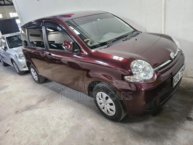 Toyota Sienta 2014 Red