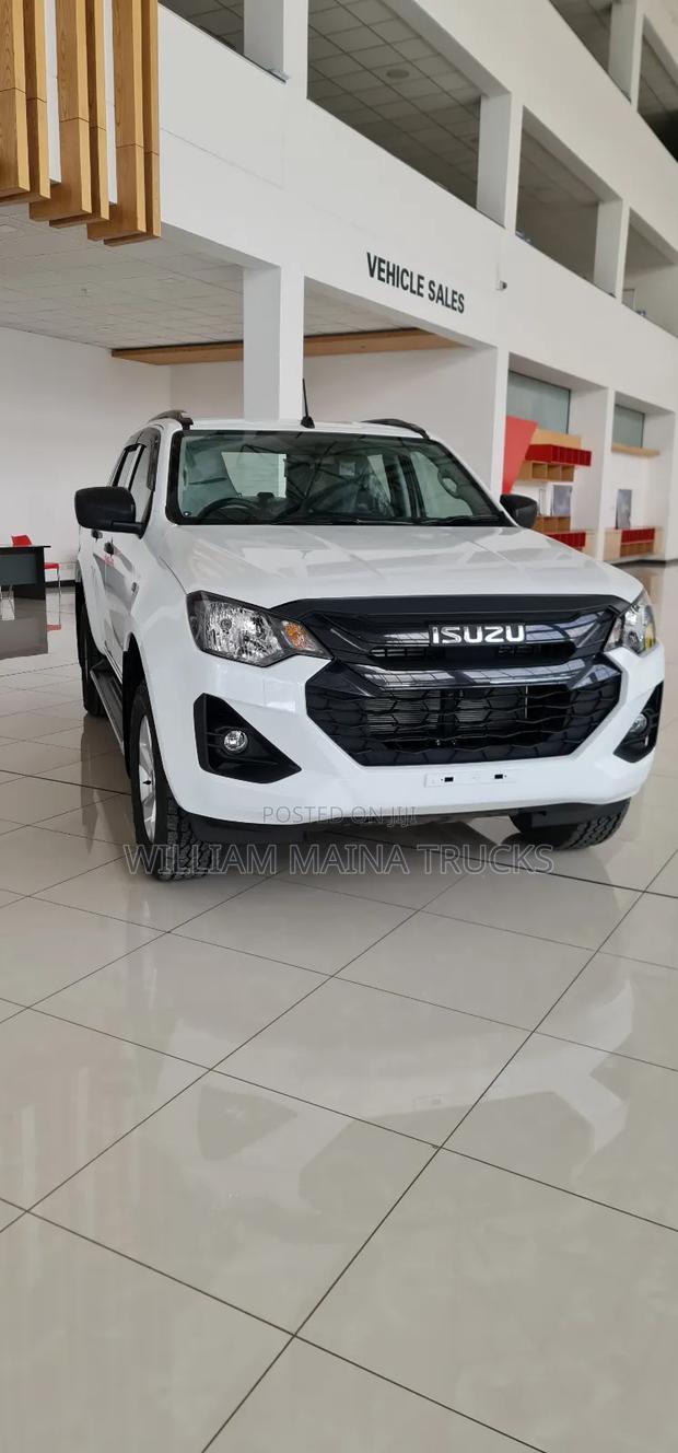 New Isuzu D-MAX 2025 Off white