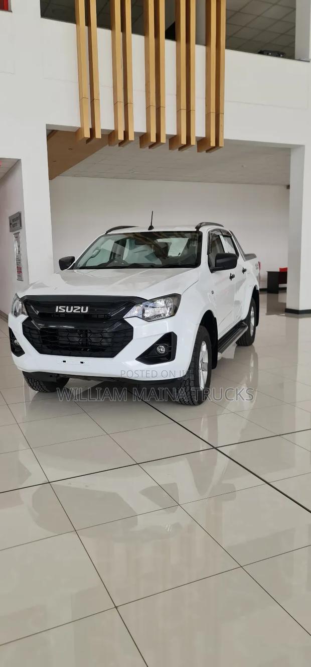 New Isuzu D-MAX 2025 Off white