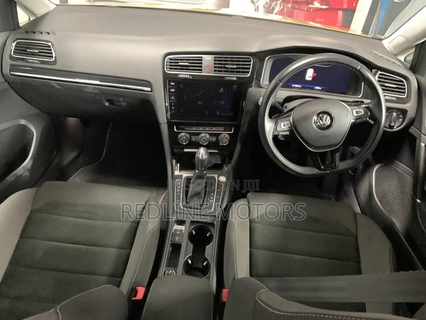 Volkswagen Golf TSI S FWD 2018 Yellow