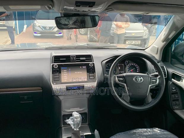 Toyota Land Cruiser Prado 2.8 2018 Gray