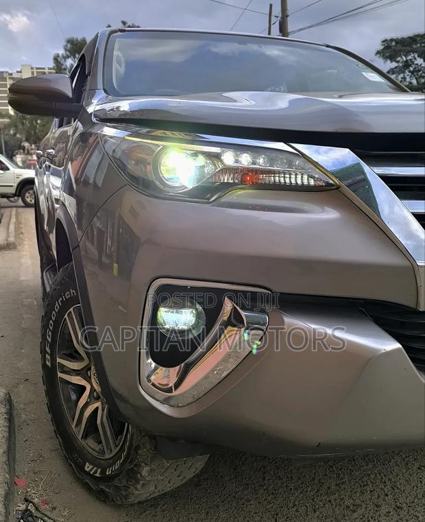 Toyota Fortuner 2.8 D AWD 2017 Gold