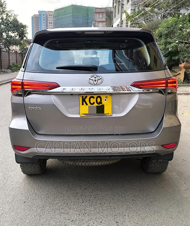 Toyota Fortuner 2.8 D AWD 2017 Gold
