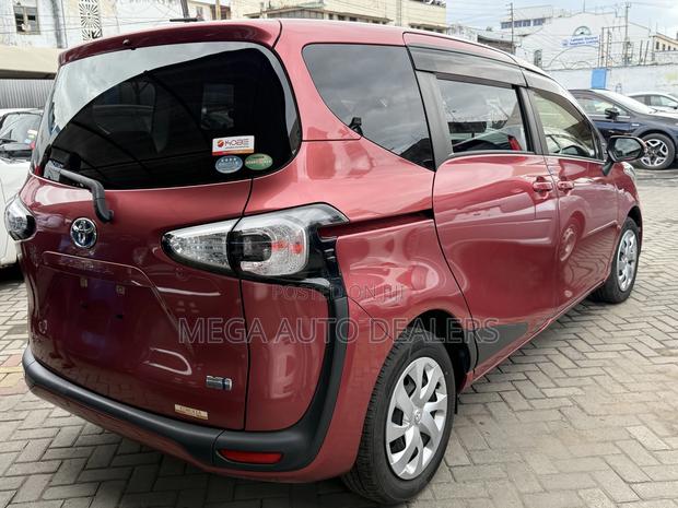 Toyota Sienta 1.5 Hybrid FWD 2019