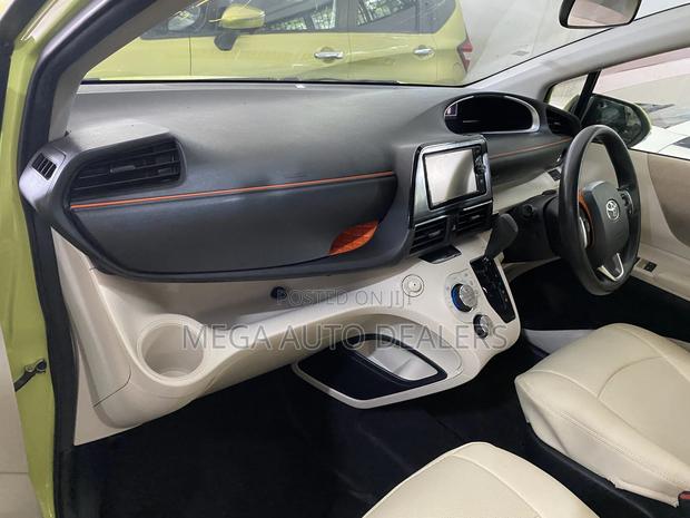 Toyota Sienta 2018 Yellow
