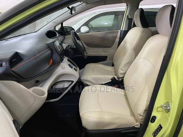 Toyota Sienta 2018 Yellow