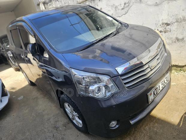 Toyota Noah 2014 Gray