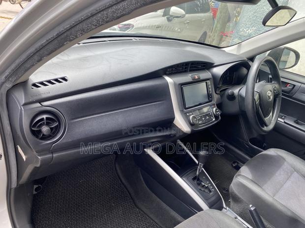Toyota Corolla Fielder 2018 Silver