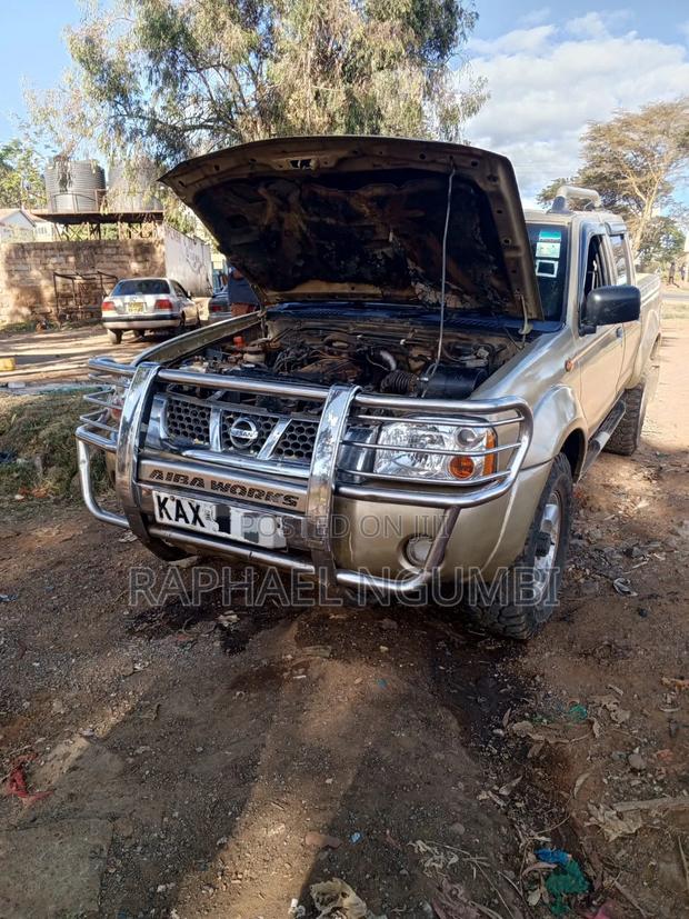 1999 Nissan Navara Gold: Reliable and Powerful Pickup