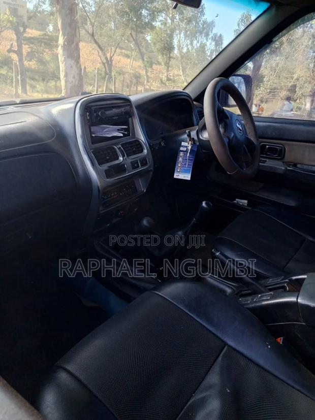 1999 Nissan Navara Gold: Reliable and Powerful Pickup