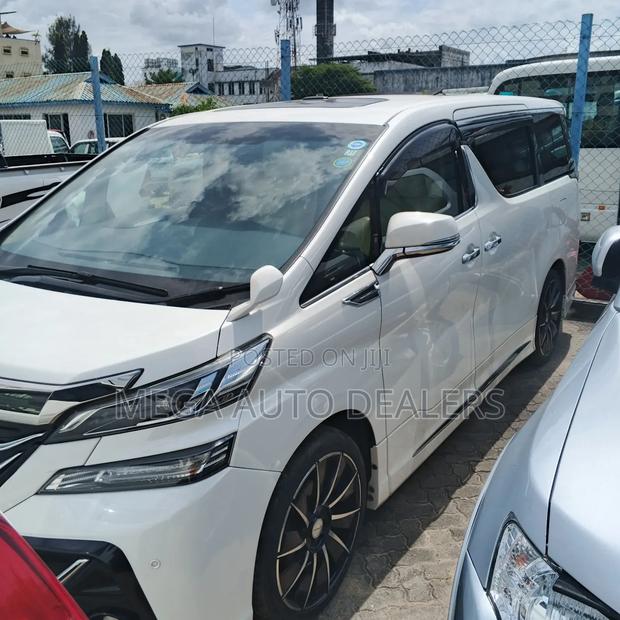 Toyota Alphard 2018 White