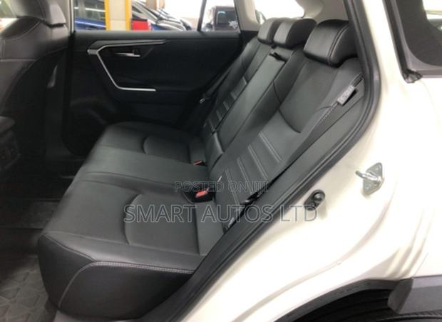 Toyota RAV4 2022 White