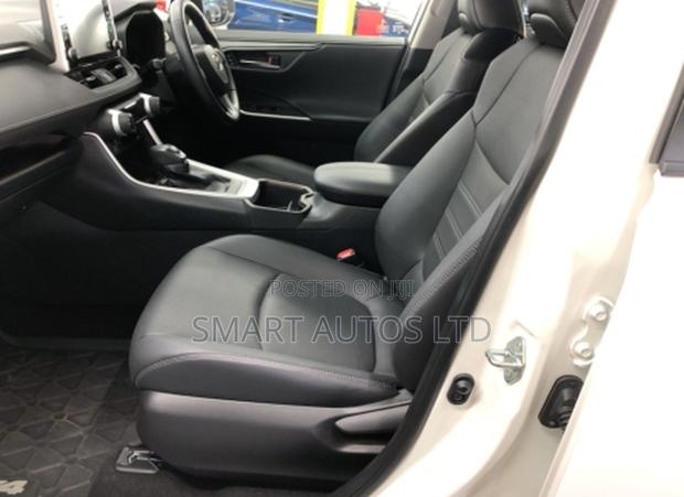 Toyota RAV4 2022 White