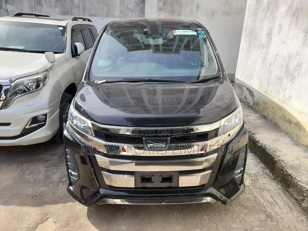 Toyota Noah 2.0 AWD (7 Seater) 2018 Black