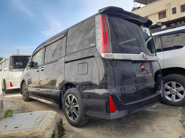 Toyota Noah 2.0 AWD (7 Seater) 2018 Black