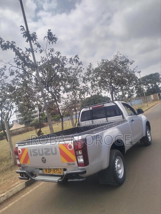 Isuzu D-MAX 2023 Silver