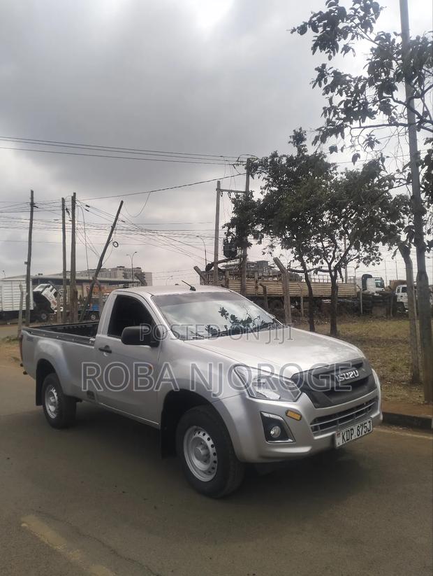 Isuzu D-MAX 2023 Silver