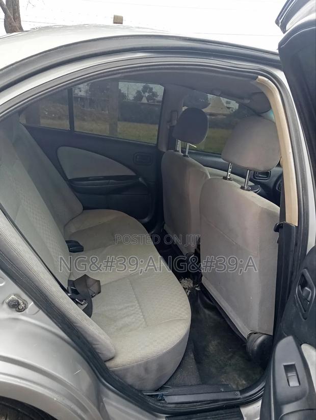Nissan Bluebird 2004 Beige