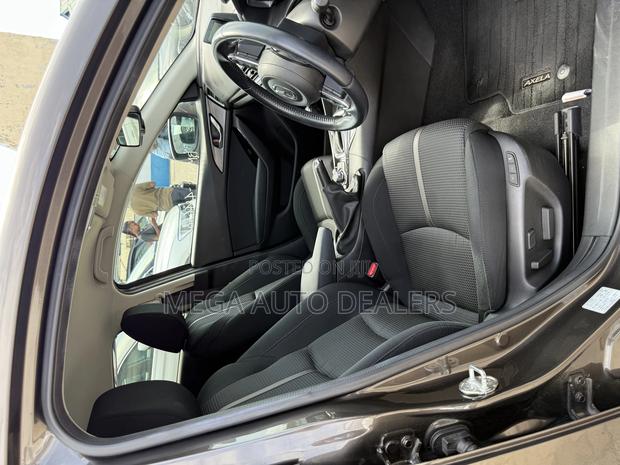 Mazda Axela 2018 Brown