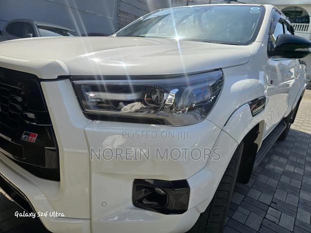Toyota Hilux 2020 Off white
