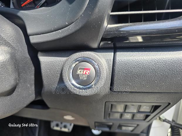 Toyota Hilux 2020 Off white