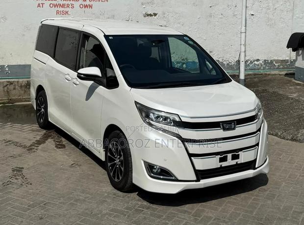 Toyota Noah 2.0 FWD (8 Seater) 2018 Pearl