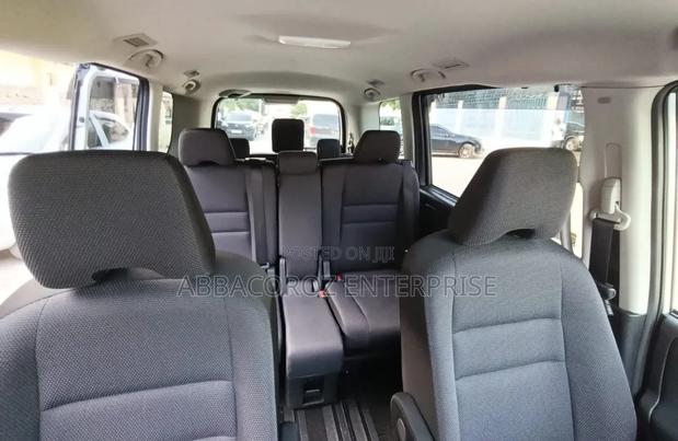 Nissan Serena 2018 Silver