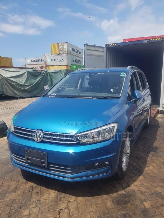 Volkswagen Touran 2018 Blue