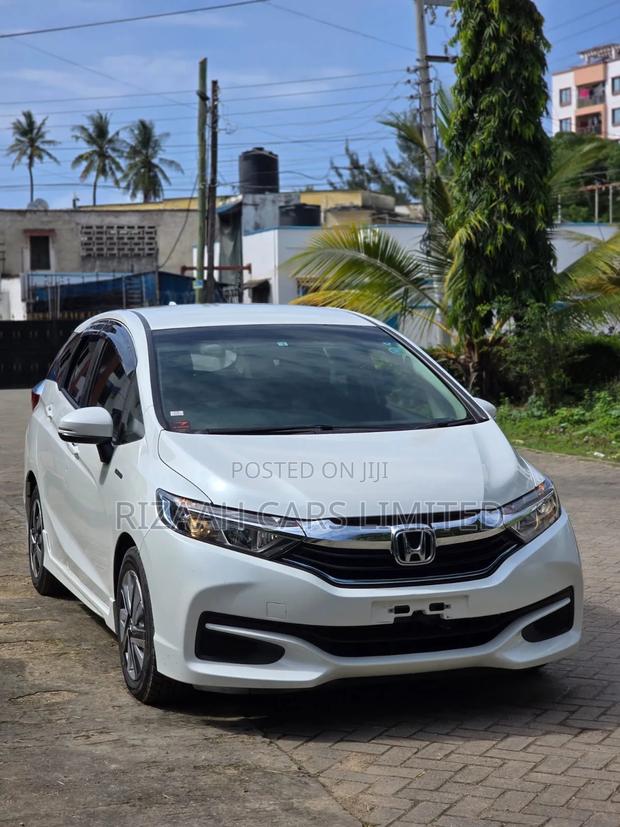 Honda Fit Shuttle 1.5 Hybrid 2WD 2018 White
