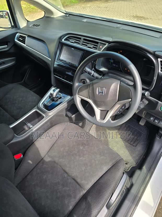Honda Fit Shuttle 1.5 Hybrid 2WD 2018 White