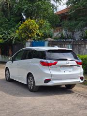 Honda Fit Shuttle 1.5 Hybrid 2WD 2018 White for sale
