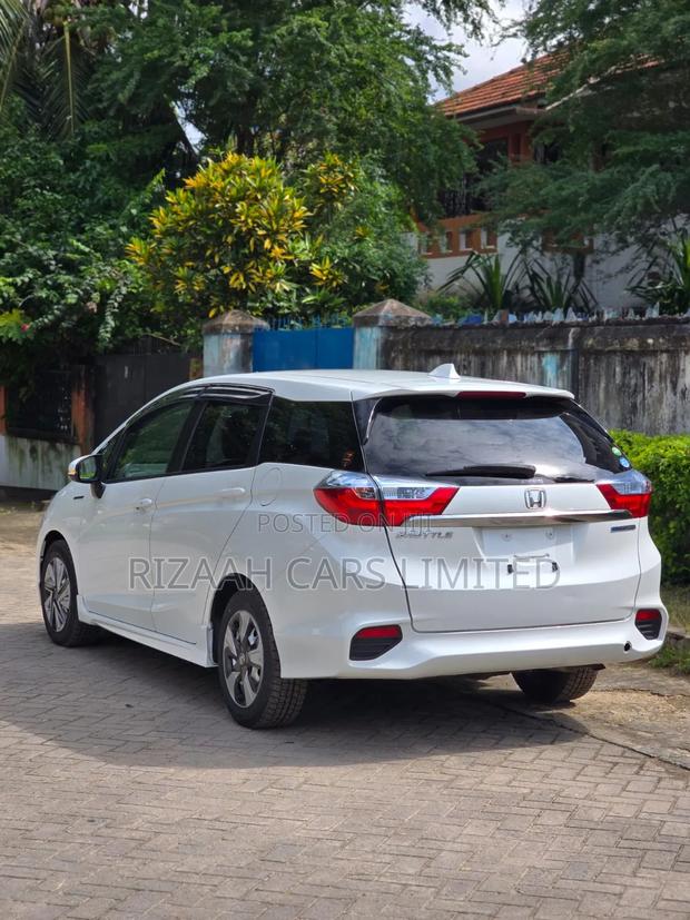 Honda Fit Shuttle 1.5 Hybrid 2WD 2018 White