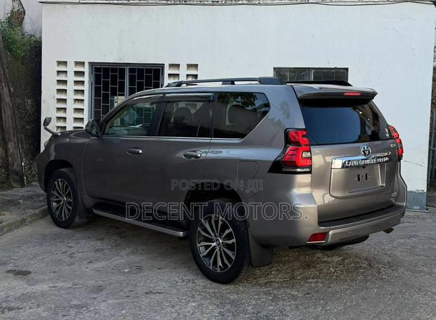 Toyota Land Cruiser Prado 2.8 2018 Gold