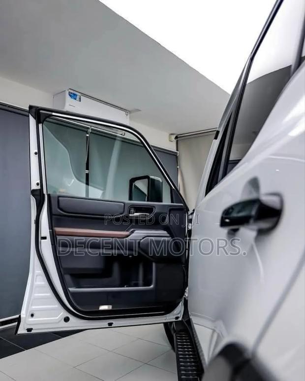 Toyota Land Cruiser Prado 2.8 2024 White