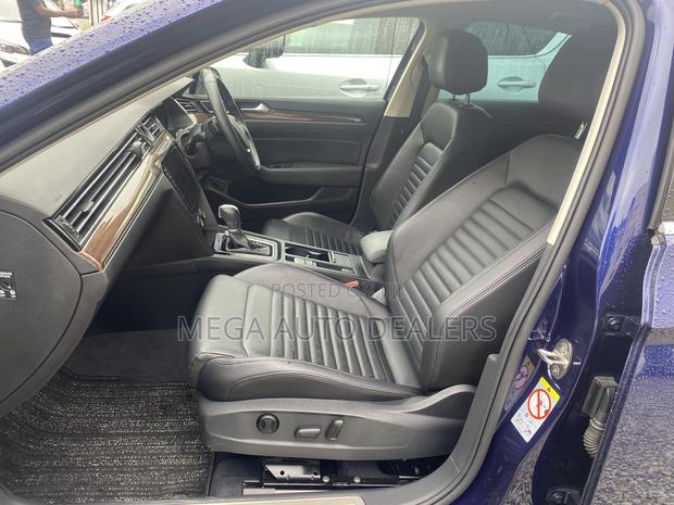 Volkswagen Passat 2018 Blue