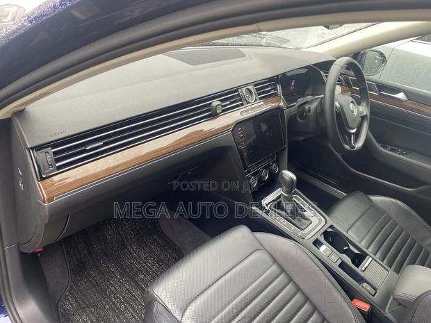 Volkswagen Passat 2018 Blue
