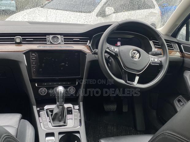 Volkswagen Passat 2018 Blue