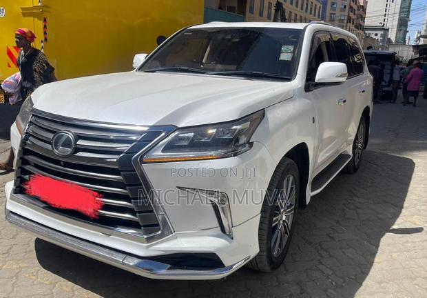 Lexus LX 570 AWD 2016 White