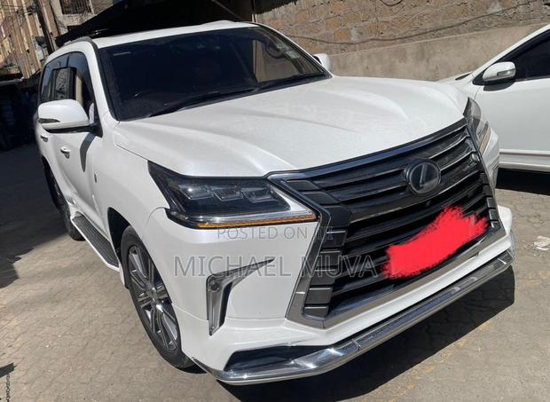 Lexus LX 570 AWD 2016 White