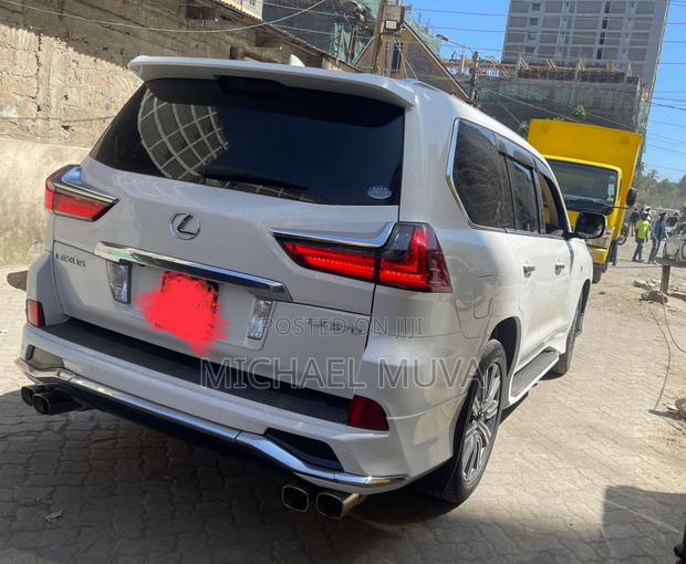 Lexus LX 570 AWD 2016 White