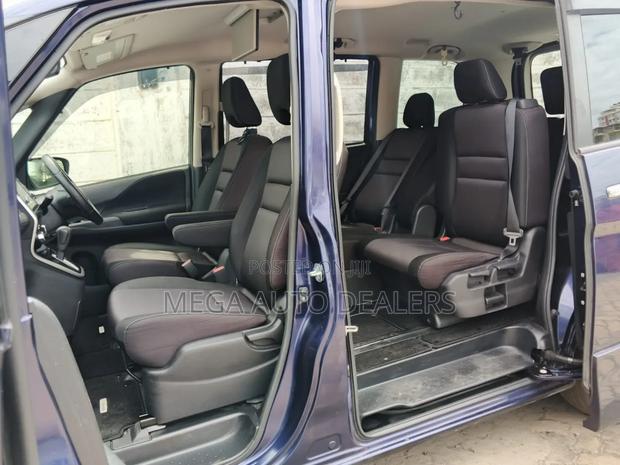 Nissan Serena 2018 Blue