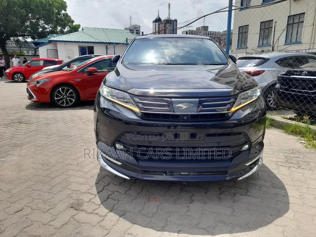 Toyota Harrier 2.0 2018 Black
