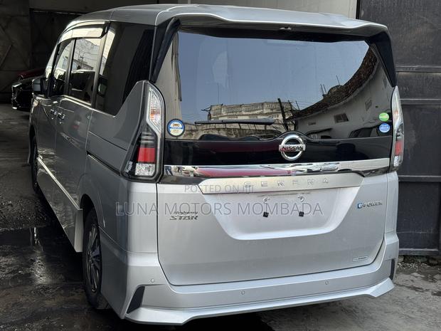 Nissan Serena 2019 Silver
